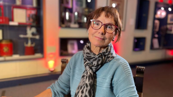 Woman who faked being a man to get into Magic Circle finally allowed in Woman who faked being a man to get into Magic Circle finally allowed in