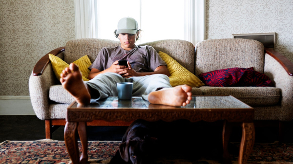 Sitting still for this amount of time is related to high risk of neck pain, study says