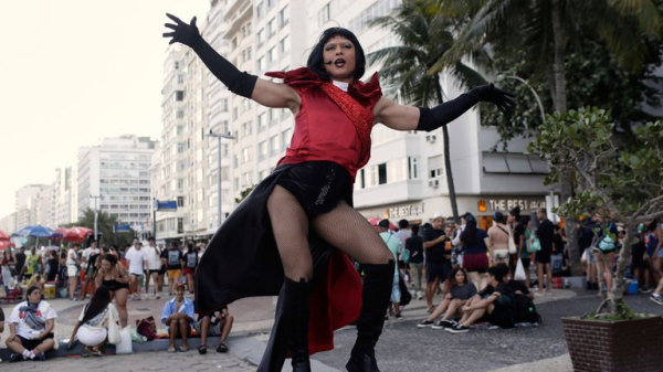 Lady Gaga puts on her biggest-ever show for free on Rio's Copacabana beach Lady Gaga puts on her biggest-ever show for free on Rio's Copacabana beach