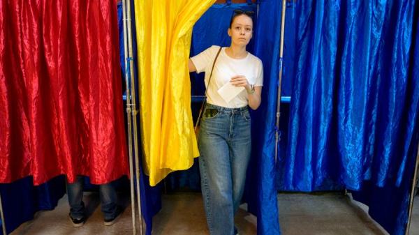 Nicusor Dan heading for surprise win over hard-right rival George Simion in Romanian election Nicusor Dan heading for surprise win over hard-right rival George Simion in Romanian election