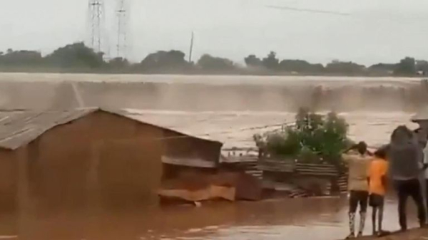 Nigeria floods: At least 117 dead as heavy flooding submerges thousands of houses