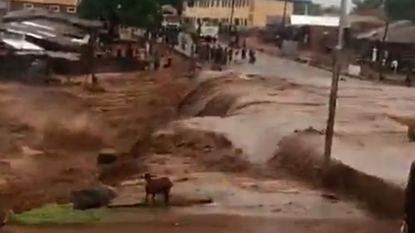 Nigeria floods: At least 117 dead as heavy flooding submerges thousands of houses