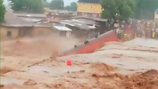 Nigeria floods: At least 117 dead as heavy flooding submerges thousands of houses