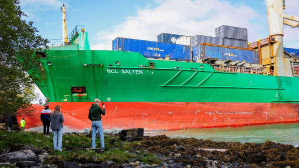 Seriously deep sleeper not woken up by ship crashing in his garden Seriously deep sleeper not woken up by ship crashing in his garden