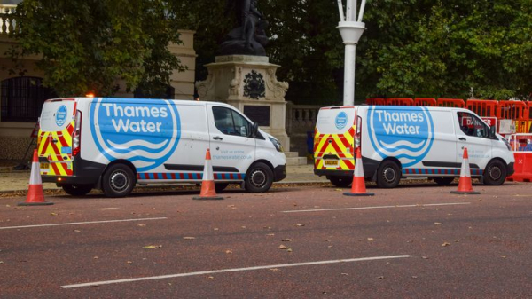 Thames Water apologises to customers but defends bonuses Thames Water apologises to customers but defends bonuses