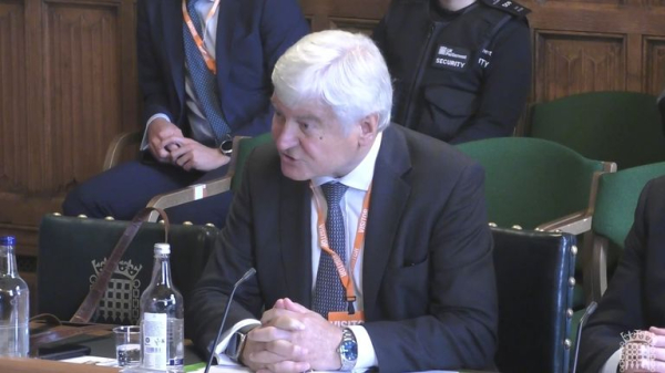 Thames Water apologises to customers but defends bonuses Thames Water apologises to customers but defends bonuses