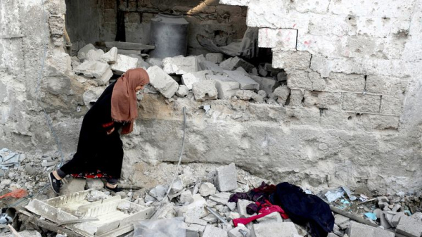 UN's Antonio Guterres condemns 'teaspoon' of aid allowed into Gaza after dozens die in airstrikes