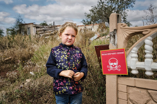 Frontline Ukrainian families face perilous task of farming mined fields
 Frontline Ukrainian families face perilous task of farming mined fields