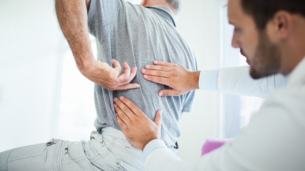 What to know before visiting a chiropractor: Experts discuss benefits and risks What to know before visiting a chiropractor: Experts discuss benefits and risks
