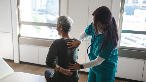 What to know before visiting a chiropractor: Experts discuss benefits and risks What to know before visiting a chiropractor: Experts discuss benefits and risks