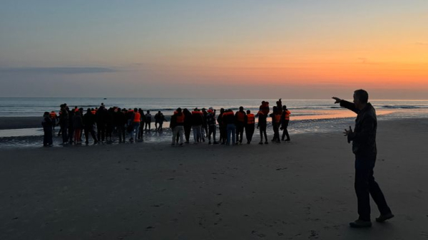 French police forced to watch on as migrants in Dunkirk attempt perilous Channel crossing French police forced to watch on as migrants in Dunkirk attempt perilous Channel crossing