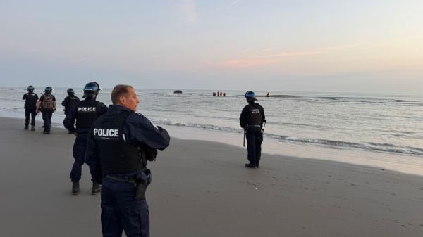 French police forced to watch on as migrants in Dunkirk attempt perilous Channel crossing French police forced to watch on as migrants in Dunkirk attempt perilous Channel crossing