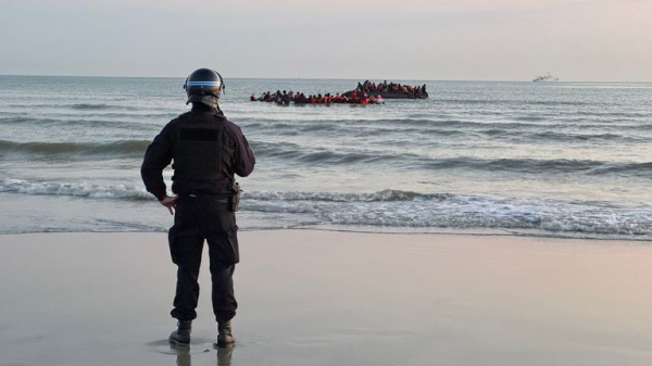French police forced to watch on as migrants in Dunkirk attempt perilous Channel crossing French police forced to watch on as migrants in Dunkirk attempt perilous Channel crossing