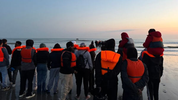 French police forced to watch on as migrants in Dunkirk attempt perilous Channel crossing French police forced to watch on as migrants in Dunkirk attempt perilous Channel crossing