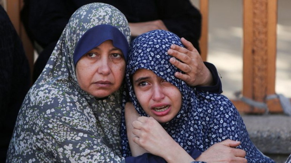 Gaza aid centres to be closed for day - as IDF warns nearby roads will be 'considered combat zones'