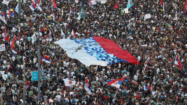 Riot police clash with protesters calling for end to Serbian president's rule Riot police clash with protesters calling for end to Serbian president's rule