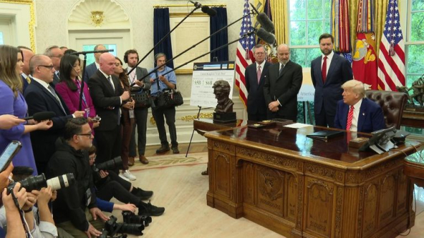 Trump's big reveal of trade deal with UK was awkward spectacle