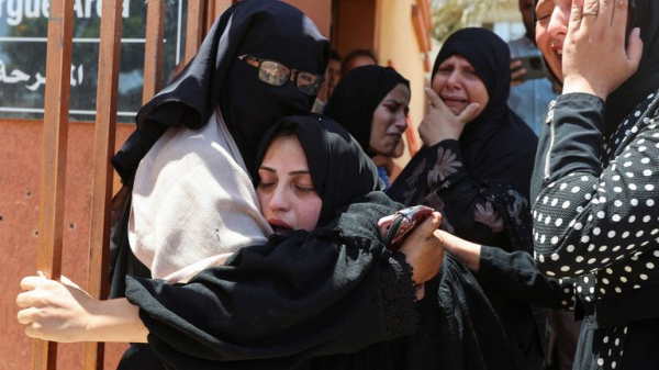 'At least 59 killed' in Gaza after Israeli military opens fire near aid centre and carries out strikes