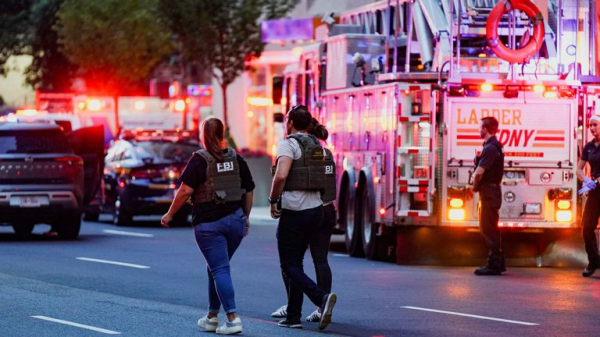 Gunman kills four including police officer at New York skyscraper - as suspect named Gunman kills four including police officer at New York skyscraper - as suspect named