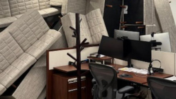 Gunman kills four including police officer at New York skyscraper - as suspect named Gunman kills four including police officer at New York skyscraper - as suspect named