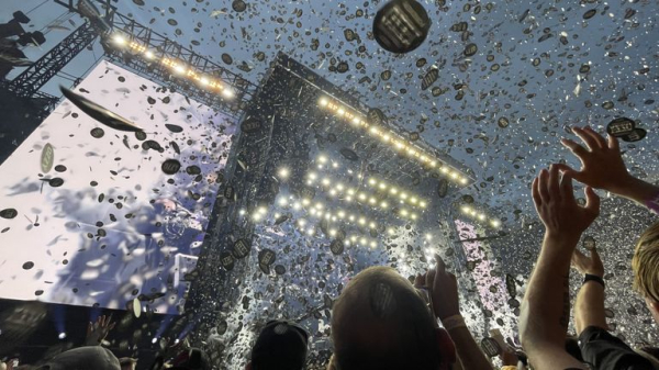 Ozzy Osbourne reunites with Black Sabbath for 'final bow' in emotional metal goodbye Ozzy Osbourne reunites with Black Sabbath for 'final bow' in emotional metal goodbye