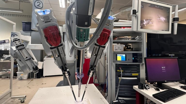 Robot performs realistic gallbladder surgery 'with 100% accuracy'