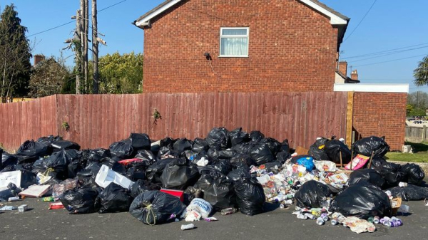 Unite votes to suspend Angela Rayner over Birmingham bin strike
