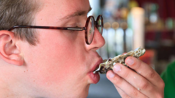 Contaminated oysters spread fatal flesh-eating bacteria in two states Contaminated oysters spread fatal flesh-eating bacteria in two states