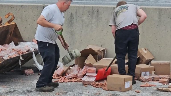 Thousands of hot dogs spill across busy highway 