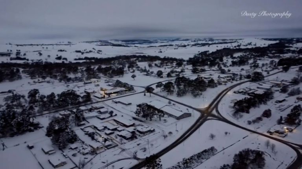 'Unusual' snow, rain and thunderstorms sweep across eastern Australia 