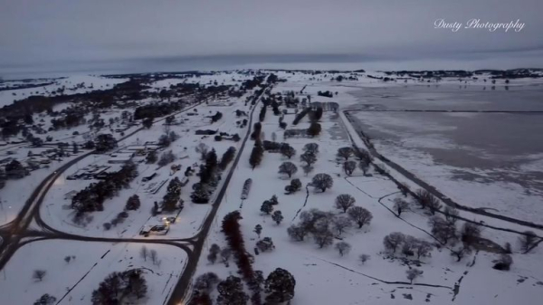 'Unusual' snow, rain and thunderstorms sweep across eastern Australia 