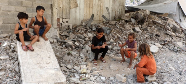 Gaza: With a suitcase for a school bag, classrooms have become shelters
 Gaza: With a suitcase for a school bag, classrooms have become shelters