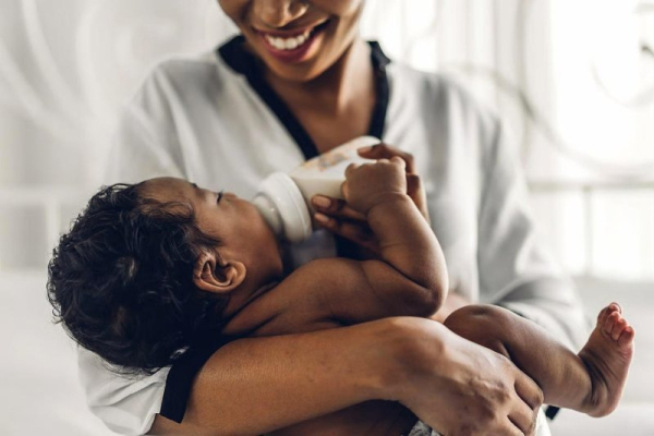 Study suggests breast milk hormones affect babies' sleep patterns Study suggests breast milk hormones affect babies' sleep patterns