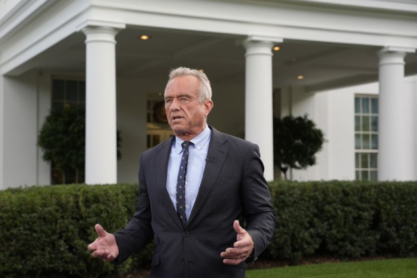 Trump signs memo launching crackdown on drug advertisements Trump signs memo launching crackdown on drug advertisements