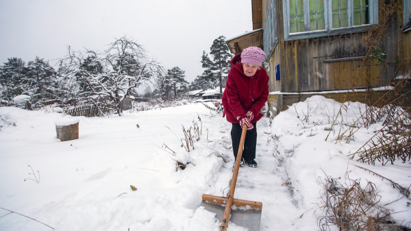Are you too old to shovel snow? Experts reveal the hidden heart risks Are you too old to shovel snow? Experts reveal the hidden heart risks