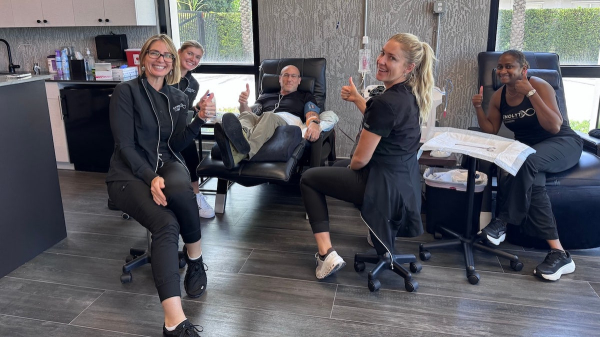 Simon Cowell says he's ‘aging backwards’ thanks to controversial blood-rinsing procedure Simon Cowell says he's ‘aging backwards’ thanks to controversial blood-rinsing procedure