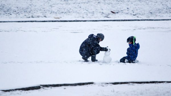 Good old-fashioned snow day may be healthy for kids, doctors say: 'Permission to unplug'