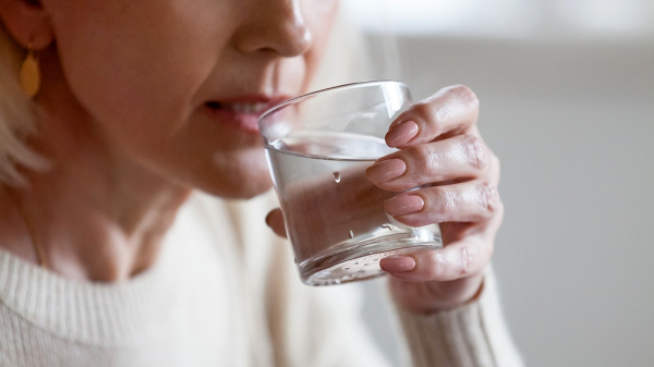What's healthier to drink: cold or hot water? Here's what an expert says