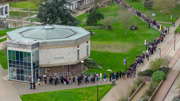 Deadly meningitis outbreak prompts college students to call for campus shutdown