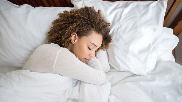 Sleeping without a pillow could have surprising health benefit, study suggests