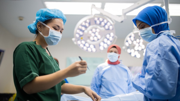 Cheap surgery overseas may come with devastating complications, doctors warn