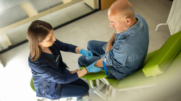 Alzheimer's blood tests may predict symptoms years in advance, but experts urge caution
