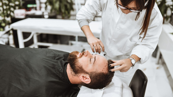 'Looksmaxxing' trend has young men taking hammers to their faces in pursuit of sharper features