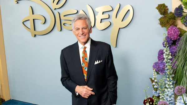 TV news anchorman reveals he has Alzheimer's during final night helming broadcast TV news anchorman reveals he has Alzheimer's during final night helming broadcast